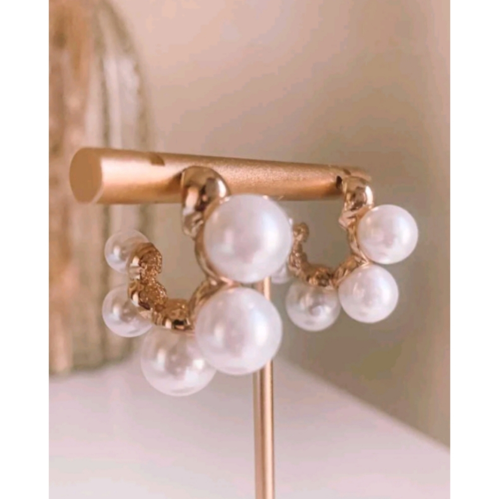 Anthropologie Viv Minimalist Classy Pearl Stud Half Hoop Earrings - Picture 5 of 7